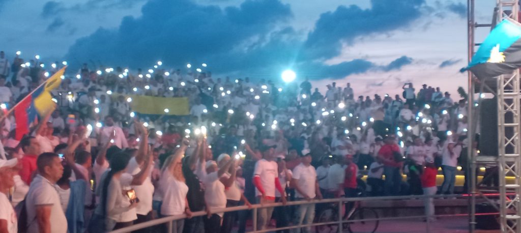 Pueblo zuliano exige respeto a la soberanía y paz para los venezolanos 3 1001000841