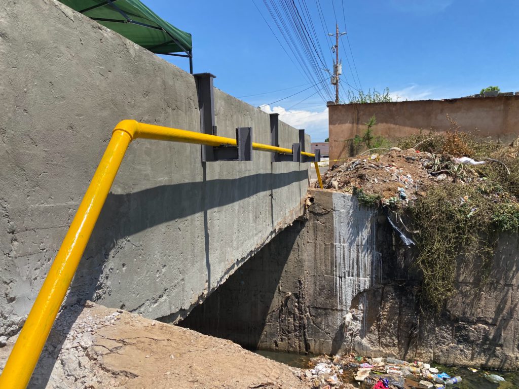 Alcaldía de Maracaibo instaló tubería aérea de gas doméstico para 1500 familias en Venancio Pulgar 2 1001003324