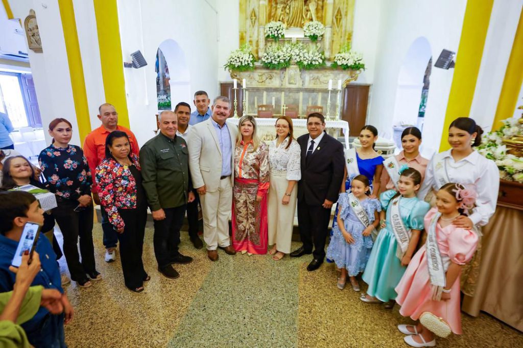 Gobernador Caldera acompaña a Rosario de Perijá en la festividad de su patrona, la Virgen del Rosario 2 1001004930