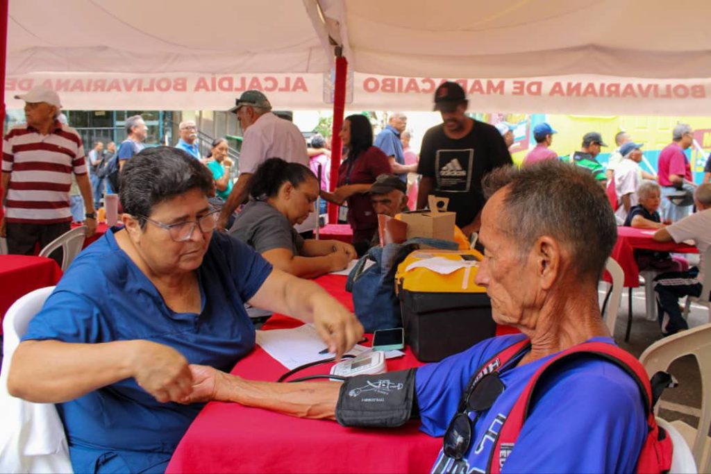 Mercados Populares de la Alcaldía de Maracaibo conmemoran el "Mes Rosa contra el cáncer de mama 2 1001008704