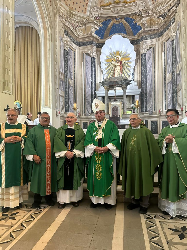 Primera Dama de Maracaibo acompañó al párroco Edgar Doria en su designación al frente de la iglesia "Sagrado Corazón de Jesús" 2 1001027045