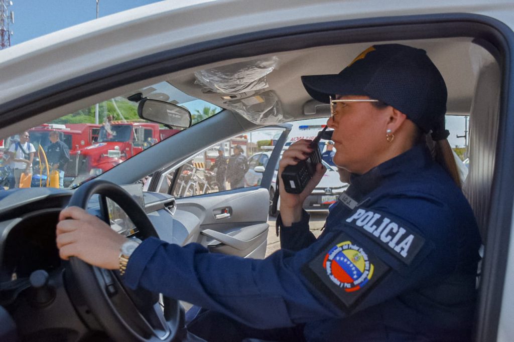 Dotados con nuevos equipos Bomberos de San Francisco y funcionarios de Polisur 4 1001027202