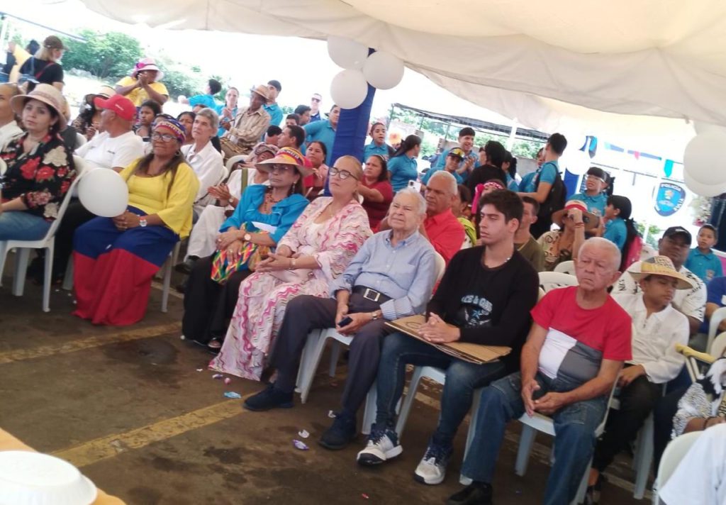 Mercado Las Pulgas celebró aniversario con acto en apoyo a la paz 2 1001027213