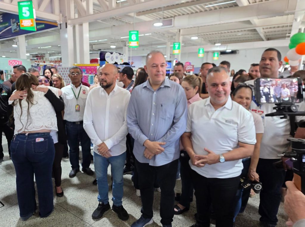 Cadena farmacéutica FarmaVenezuela abrió nueva sede en Los Haticos 2 1001033057