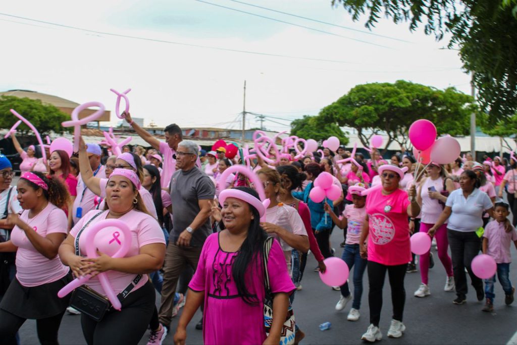 Mujeres del oeste de Maracaibo marcharon para promover prevención del cáncer de mama 4 1001043835