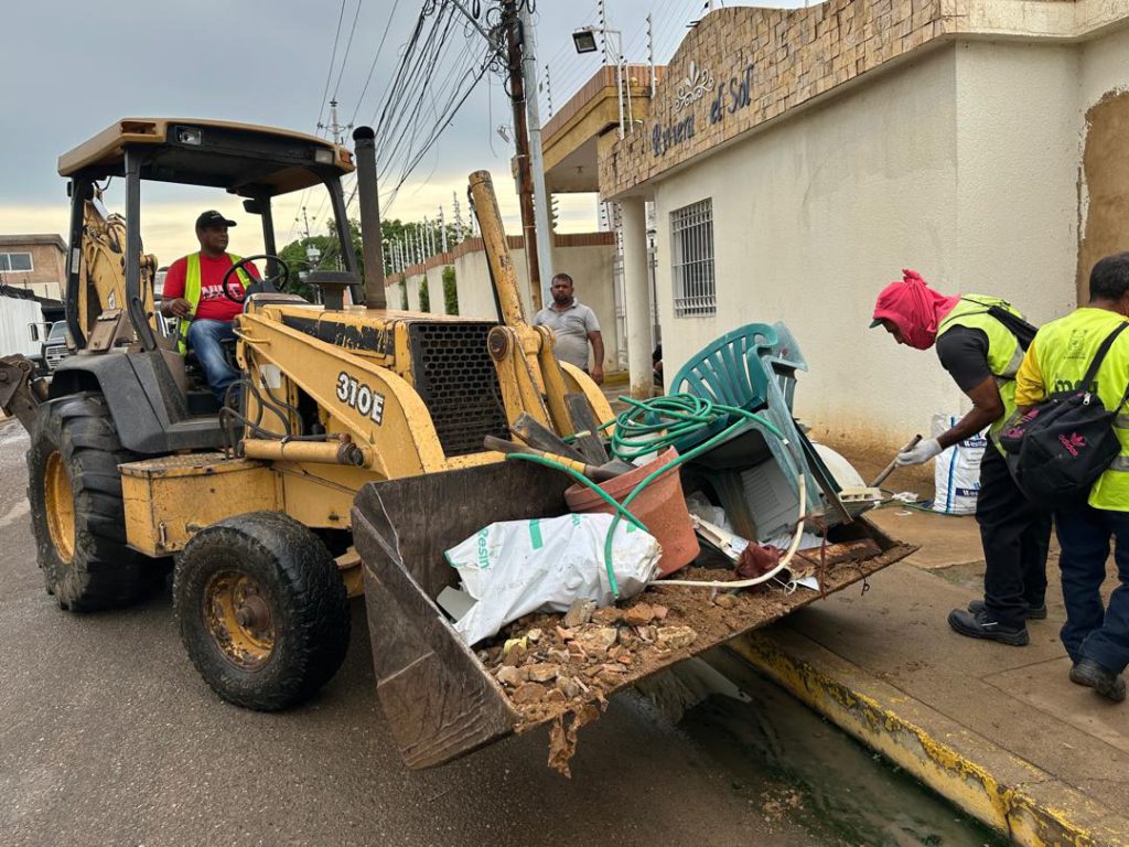 <br>A sacar los "cachivaches" qué la Alcaldía de Maracaibo embellece la ciudad 2 1001045520