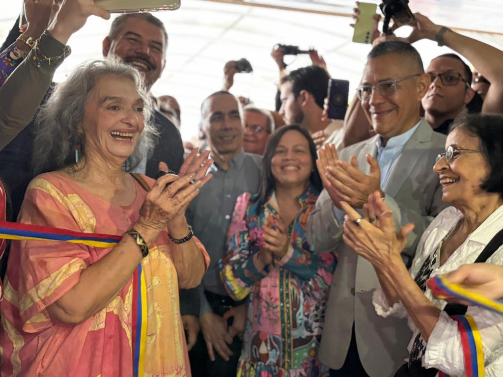 Gobernador Luis Caldera y ministro Ernesto Villegas inauguran la 21 edición de la Filven Zulia 2 1001057483