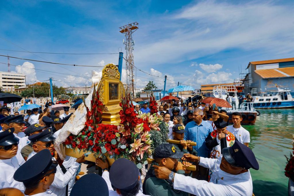 La Chinita inicia procesión lacustre para reencontrarse con sus hijos de los pueblos costeros del Zulia 2 1001066796
