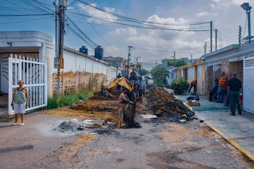 Avanzan trabajos de sustitución de colector que beneficia a más de 2.000 habitantes de Raúl Leoni 3 1001072932