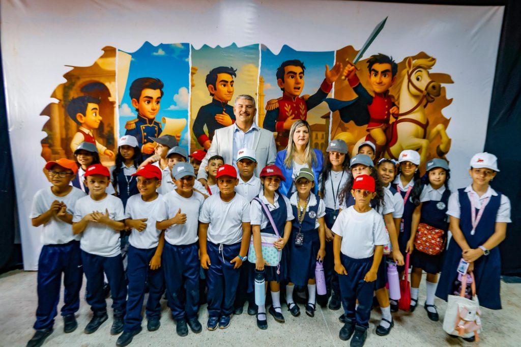 Expo Simón: "De Niño a Libertador" recibe un promedio de 3.000 niños diarios 2 1001072956