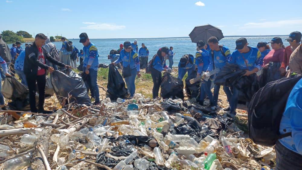 Más de 394 mil toneladas de desechos sólidos retirados del Lago de Maracaibo 2 1001079016