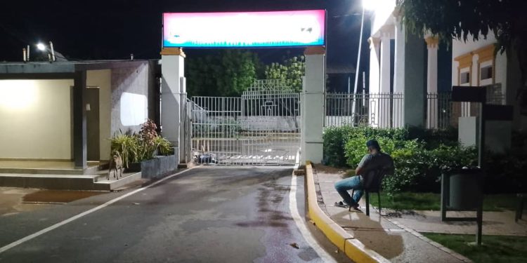 Alcaldía de Maracaibo continúa realizando mantenimiento a cementerios de la municipalidad 1 IMG 20250915 WA01691