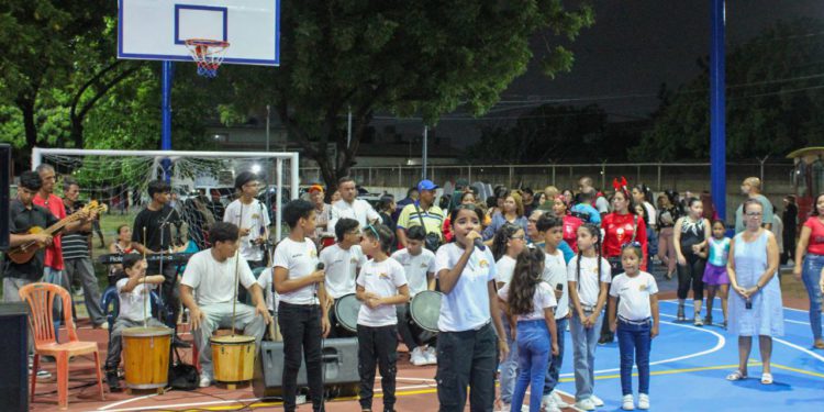 Vecinos del urbanismo El Jazmín disfrutaron de fiesta cultural en la plaza renovada y embellecida por Alcaldía de Maracaibo 1 IMG 20251004 WA0093