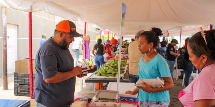 Realizarán este miércoles 8 de octubre jornada de mercados populares frente a la Alcaldía de Maracaibo 1 IMG 20251007 WA0229