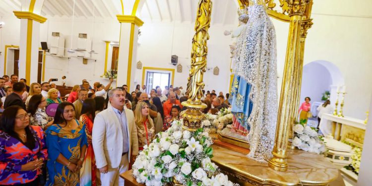 Gobernador Caldera acompaña a Rosario de Perijá en la festividad de su patrona, la Virgen del Rosario 1 IMG 20251007 WA0319