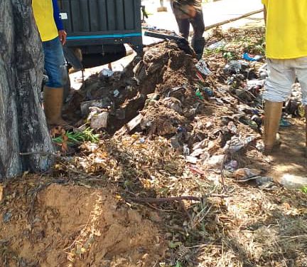 Una tonelada de desechos removió cuadrilla municipal del drenaje de la Plaza Zapara 1 IMG 20251027 WA0148