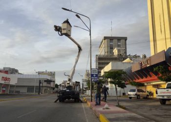 Rehabilitación y sustitución de lámparas en avenida Bella Vista para optimizar servicio eléctrico 3 IMG 20251029 WA0215