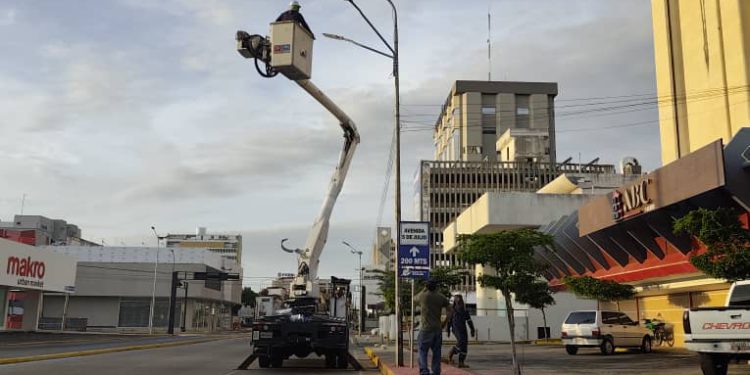Rehabilitación y sustitución de lámparas en avenida Bella Vista para optimizar servicio eléctrico 1 IMG 20251029 WA0215