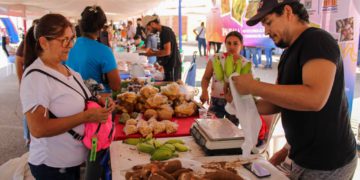 Llegó el pernil a las jornadas de mercados populares de la Alcaldía Bolivariana de Maracaibo 11 IMG 20251029 WA0265