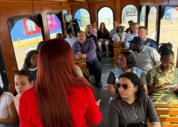 Diplomáticos de 12 países recorrieron Maracaibo a bordo del Tranvía 4 IMG 20251030 WA0337