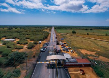 Gobernador Caldera reinaugura seis kilómetros del Corredor Vial Hugo Chávez de La Cañada de Urdaneta 4 IMG 20251031 WA0224