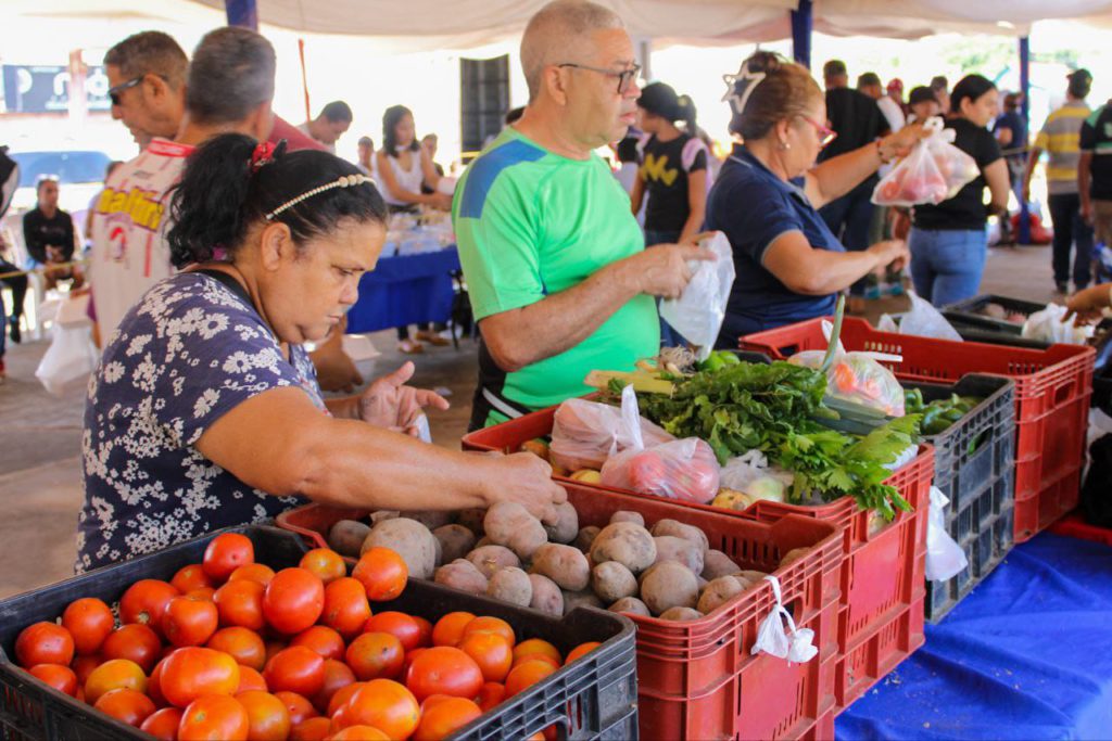 Más de 2 mil familias del oeste se beneficiaron del Mercado Popular de la Alcaldía de Maracaibo 4 1001087723