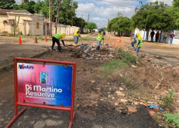 Intensifican acciones de mantenimiento de drenajes y alcantarillas en comunidades marabinas <br> 3 1001096044
