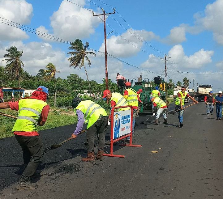 Gobernador Caldera anuncia que antes de Navidad la Guajira venezolana tendrá listos 70 kilómetros de vialidad asfaltada 3 1001096196
