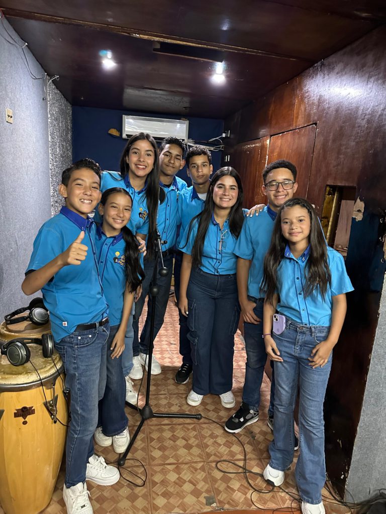 ¡Alegría y sabor a Navidad! "Pascueritos de San Ignacio" pisan fuerte en la temporada con "Repica la Tradición" 2 1001099141