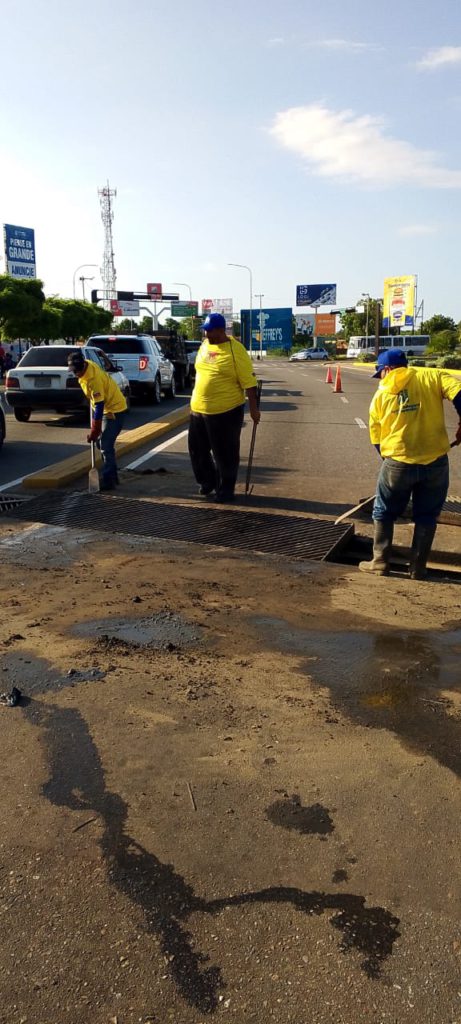 Despejados y libres de basura los drenajes de avenida Bella Vista 2 1001102636