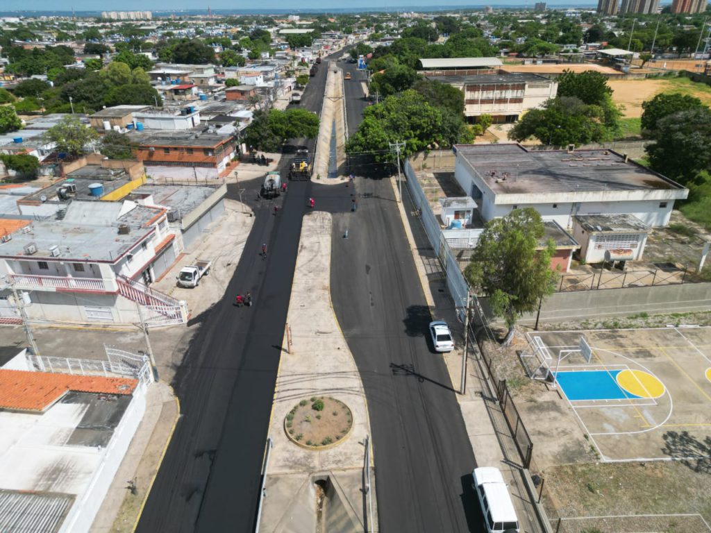 Autoridades del Zulia despliegan plan de asfaltado en San Jacinto 4 1001126817
