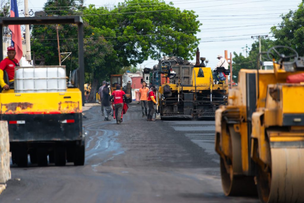 Autoridades del Zulia despliegan plan de asfaltado en San Jacinto 3 1001126818
