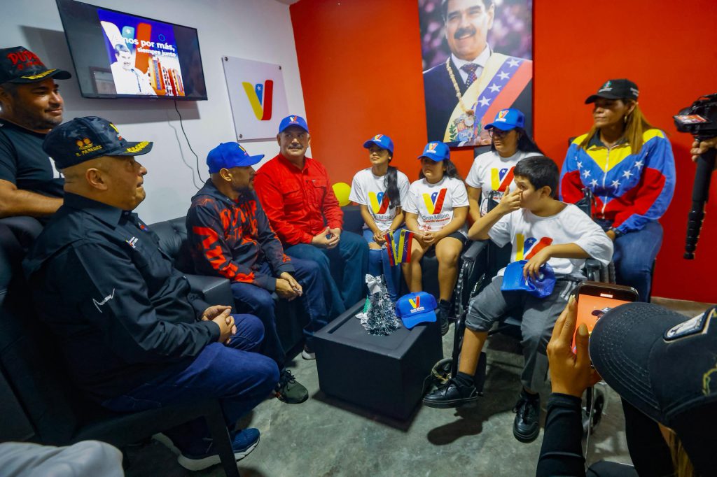 Gobierno Bolivariano entrega apartamentos a familias afectadas por incendio en San Francisco 2 1001133541