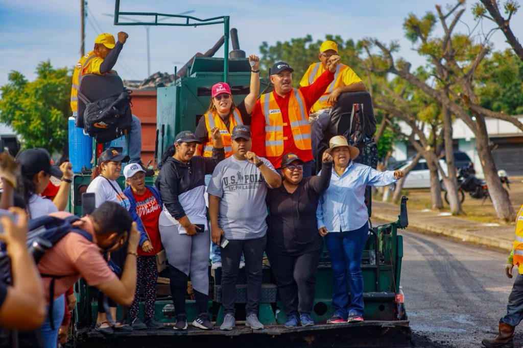 Plan Integral Soluciones para los Zulianos llega a Santa Rita para la colocación de 4.000 toneladas de asfalto 2 1001133569