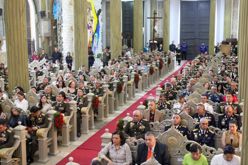 Celebrada misa de la GNB en honor a su patrona, la Virgen de Chiquinquirá 4 1001134656