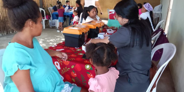 Atendidos 214 indígenas en Jornada Social en el sector “4 de Octubre” al oeste de Maracaibo 1 IMG 20251105 WA0045