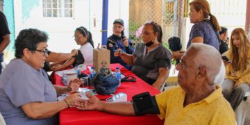 ¡La salud ilumina la fiesta en Bella Vista! Alcaldía de Maracaibo garantiza atención y protección en el encendido<br> 11 IMG 20251107 WA0052