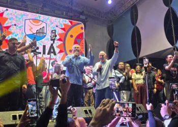 Marabinos colmaron Avenida Bella Vista en el encendido de la Feria de La Chinita 2 IMG 20251108 WA0017