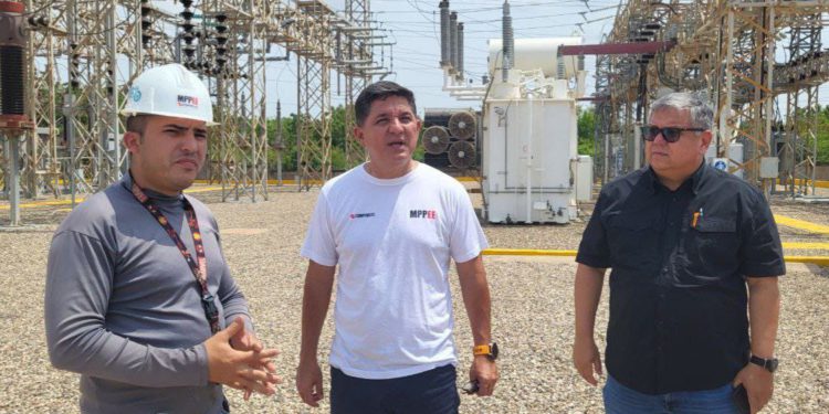 Ministro Márquez inspecciona avances de infraestructuras eléctricas en el occidente del país
