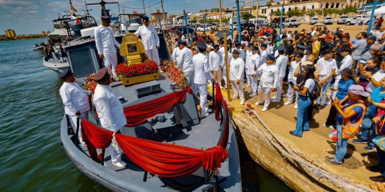 Autoridades recibieron a La Chinita tras su procesión lacustre y recorrido por los pueblos costeros 1 IMG 20251114 WA0295