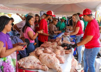 Jornadas de Mercados Populares Municipales han beneficiado a más de 35 mil familias maracaiberas 2 IMG 20251115 WA0143