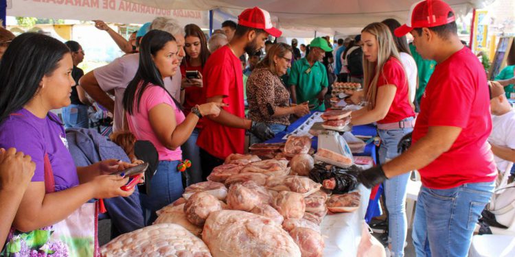 Jornadas de Mercados Populares Municipales han beneficiado a más de 35 mil familias maracaiberas 1 IMG 20251115 WA0143