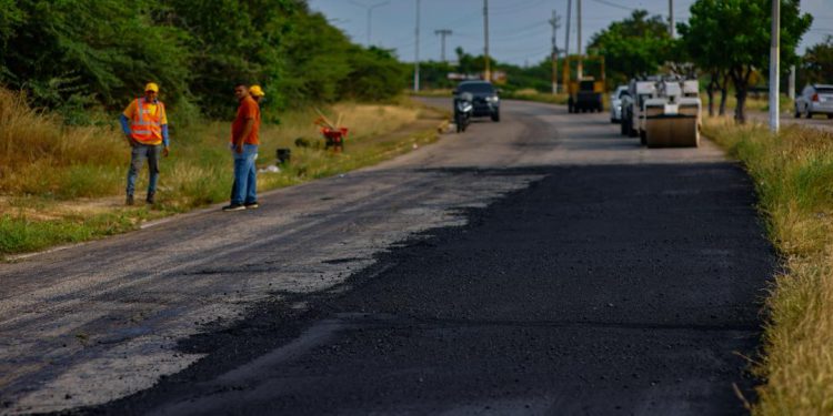 Plan Integral Soluciones para los Zulianos llega a Santa Rita para la colocación de 4.000 toneladas de asfalto 1 IMG 20251115 WA0163