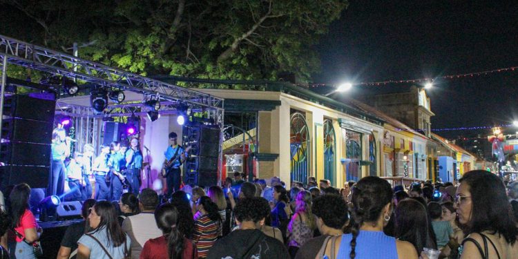 Miles de marabinos disfrutaron de la tradición y el reencuentro familiar en el evento “Vive la Retreta” 1 IMG 20251115 WA0273