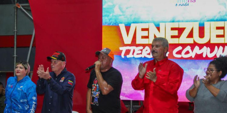 Di Martino: “Las comunas son el camino a seguir para los gobernantes” 1 IMG 20251122 WA0037