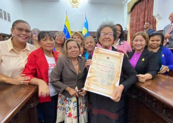 Diputada León recibió orden "Ana María Campos" otorgada por el CLEZ 3 IMG 20251126 WA0201