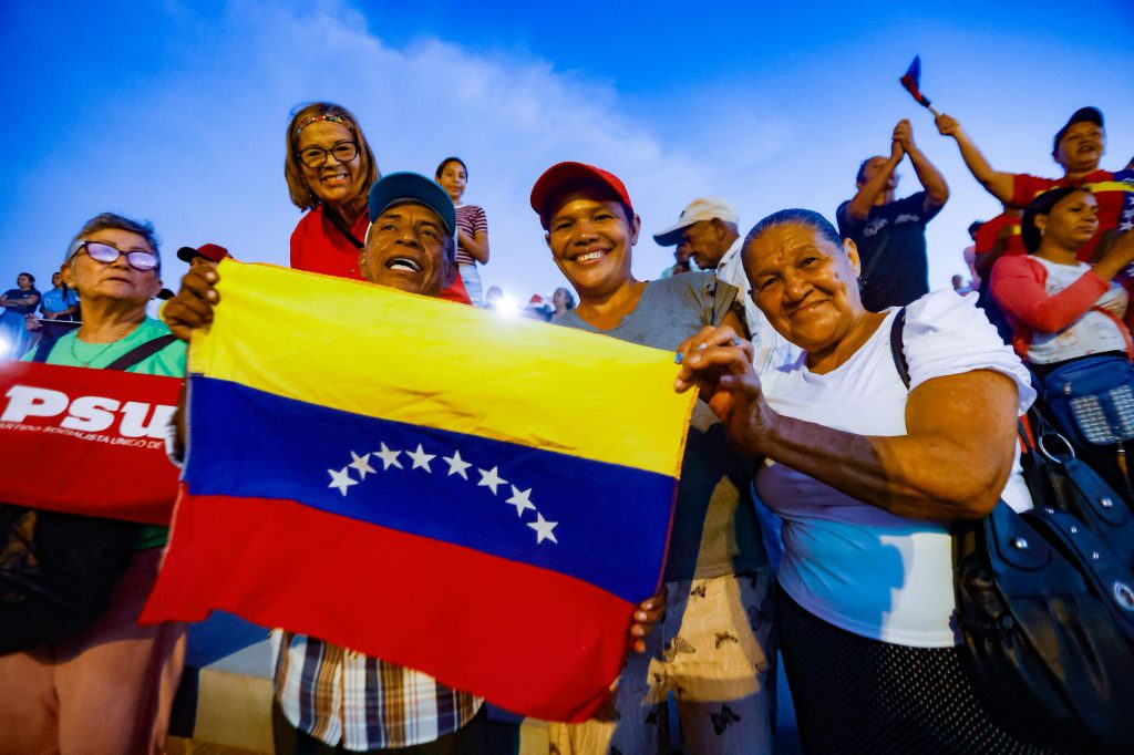 Juramentados 5.879 Comandos de Comunidades Bolivarianos Integrales en el Zulia<br> 2 1001203941