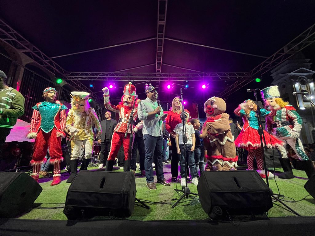 Alcalde de Cabimas encendió la Navidad en la Avenida Independencia 2 1001212428