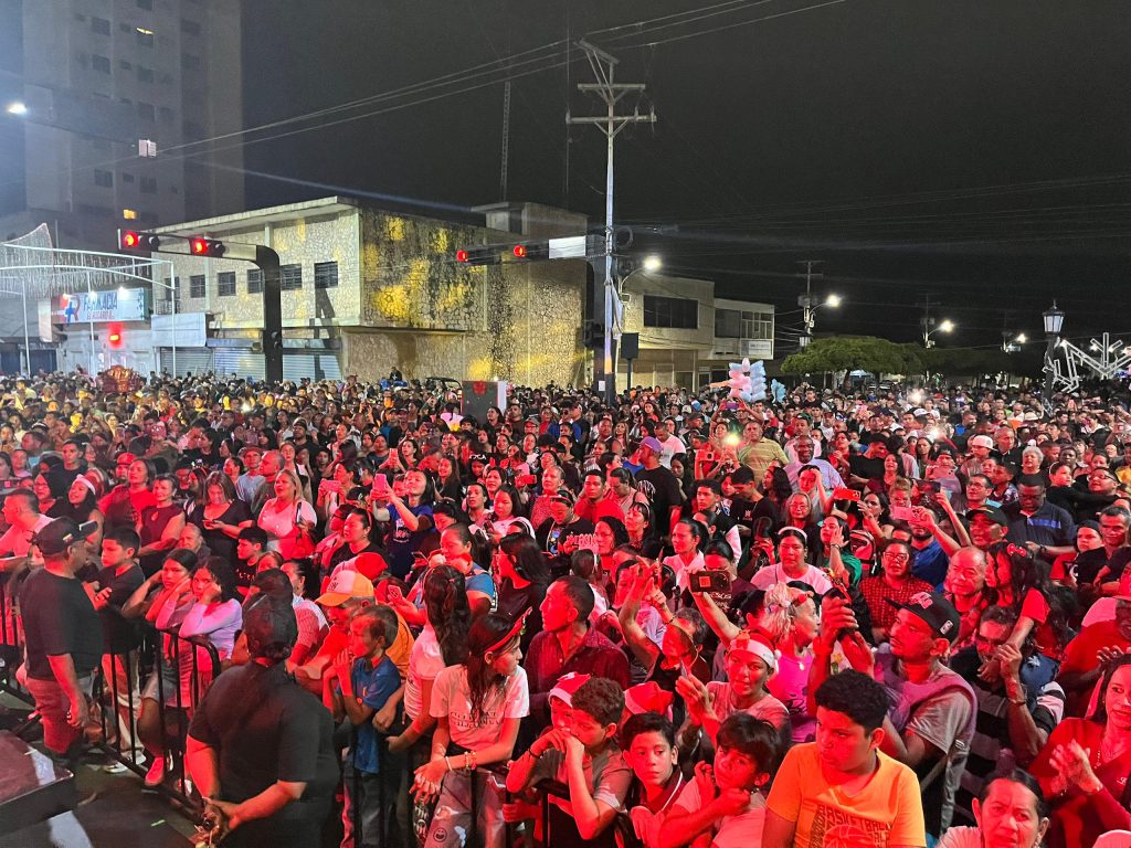 Alcalde de Cabimas encendió la Navidad en la Avenida Independencia 3 1001212430