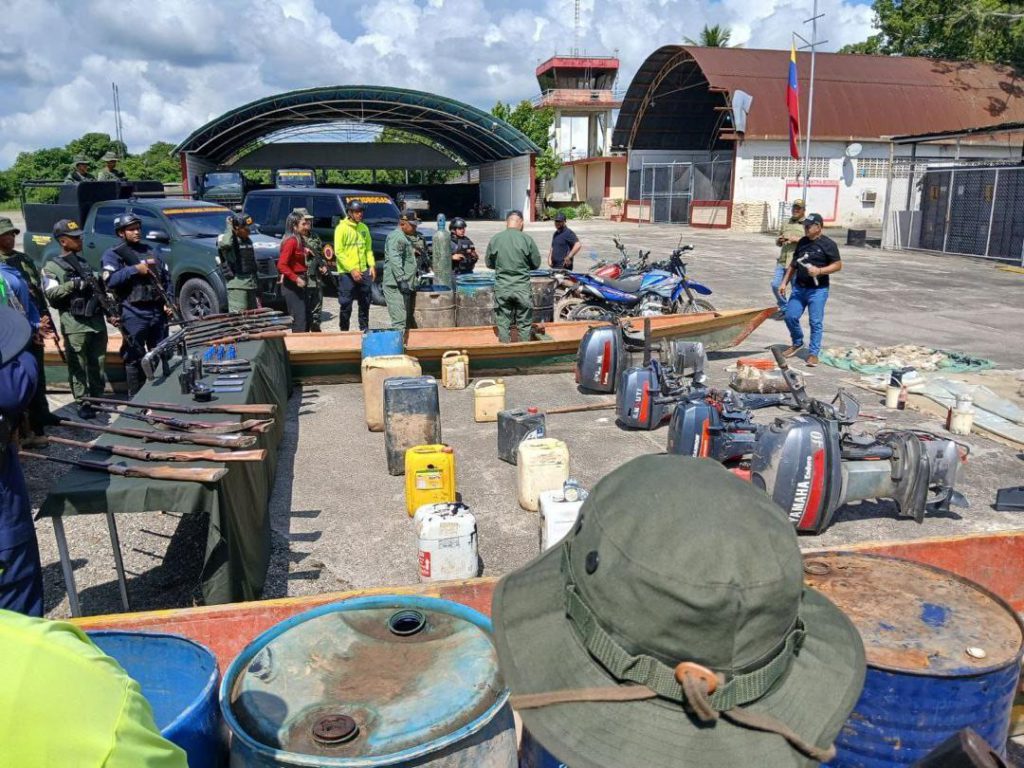 CPNB y GNB detienen a cinco sujetos vinculados al narcotráfico en operativo lacustre del Sur del Lago 2 1001217874